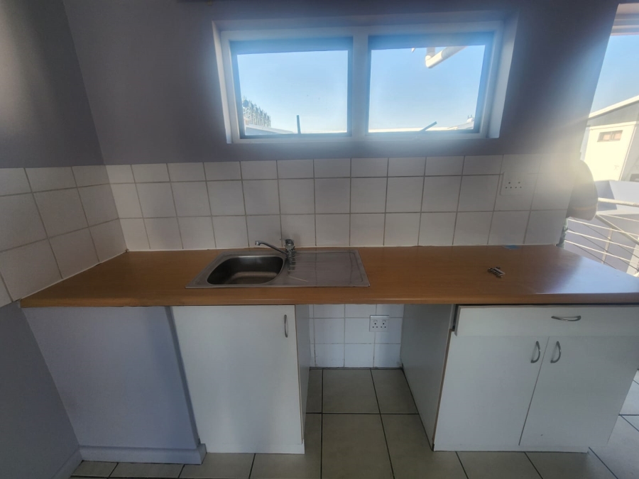 To Let 1 Bedroom Property for Rent in Maitland Western Cape